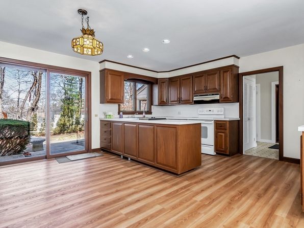 3 Overlook Dr, Chelmsford, MA 01824