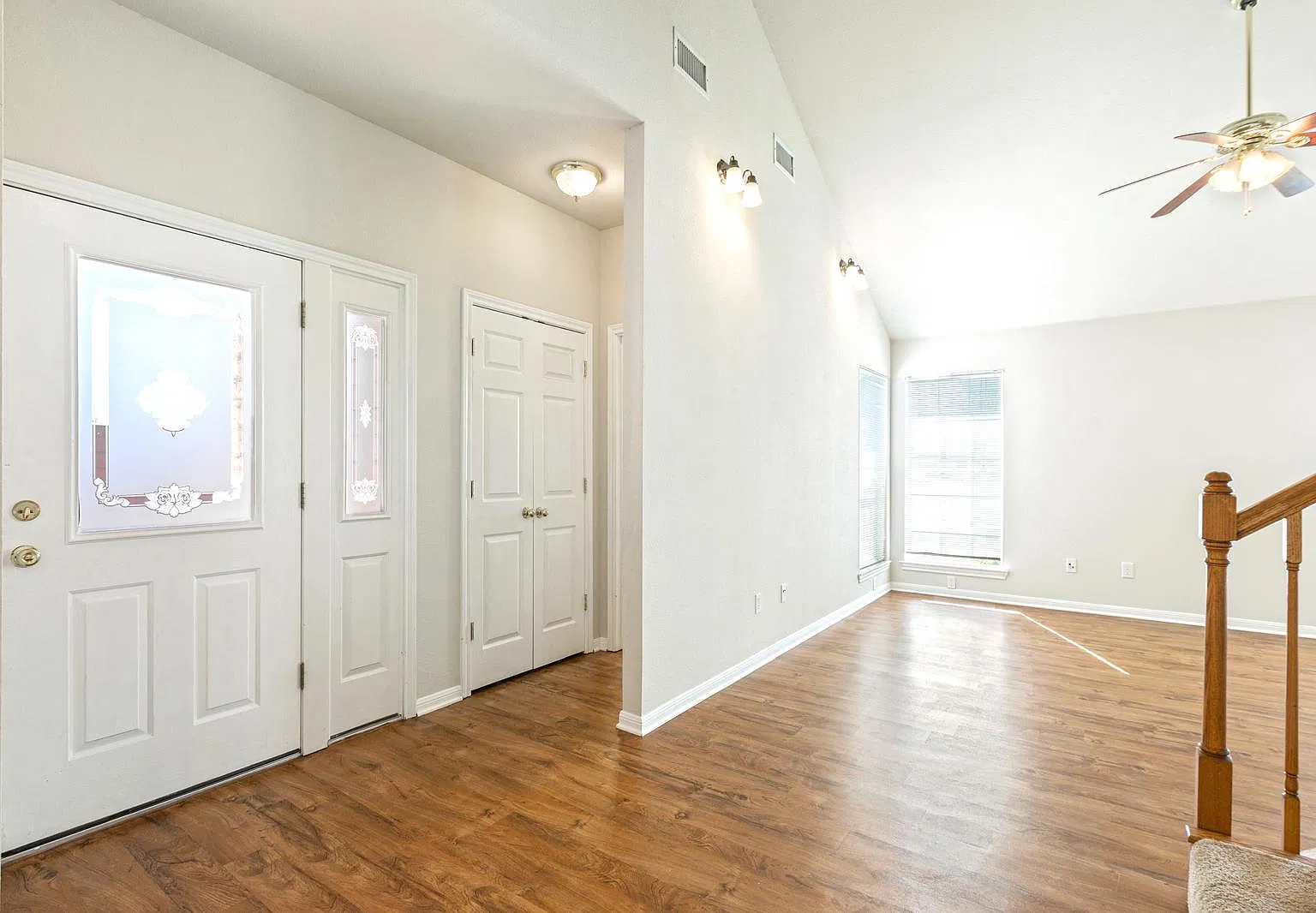 3 bed, 2.5 bath, 2150 sqft, $1,990 — Photo 3