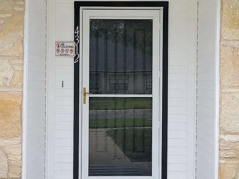 4312 Creekside Dr — Photo 2