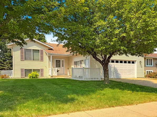 216 Rainbow Dr, Marshall, MN 56258