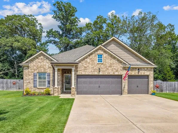 345 Beau Tisdale Dr, Oakland, TN 38060