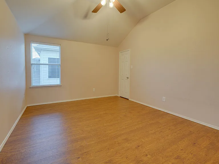 506 Hickory Ln — Photo 5