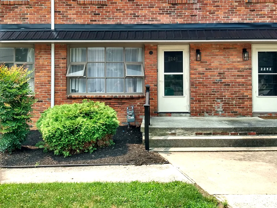 2246 Lincoln Way E
