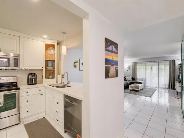 4249 Carambola Cir S #2698, Coconut Creek, FL 33066
