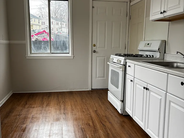 6 Indian Hill St #6 — Photo 3