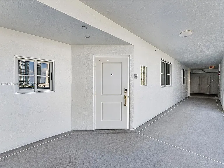 17050 N Bay Rd #807 — Photo 36