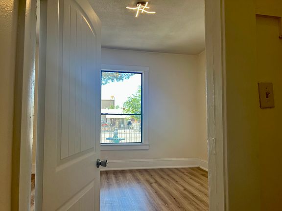 2nd image of 3219 E Missouri Ave #1