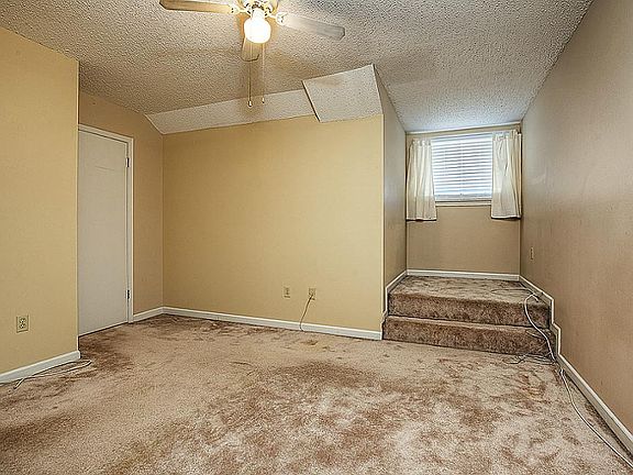 5th image of 15752 Riverdale Ave E