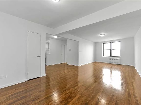 3rd image of 10-40 Neilson St #6E