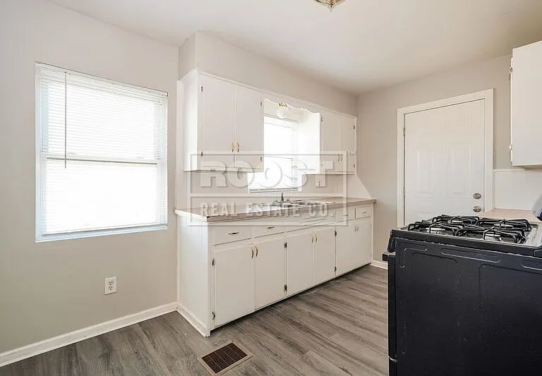108 Columbian Ave #B — Photo 6