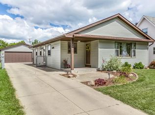 1916 82nd St, Kenosha, WI 53143