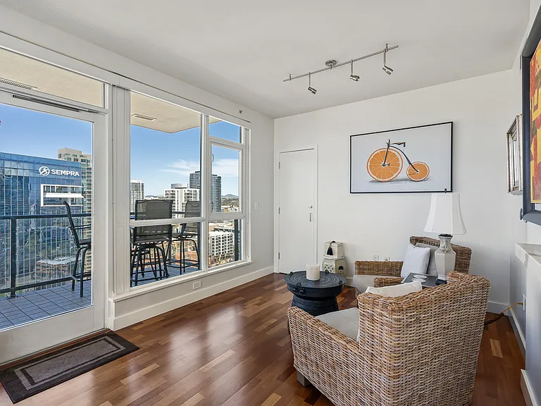 325 7th Ave #2204 — Photo 30