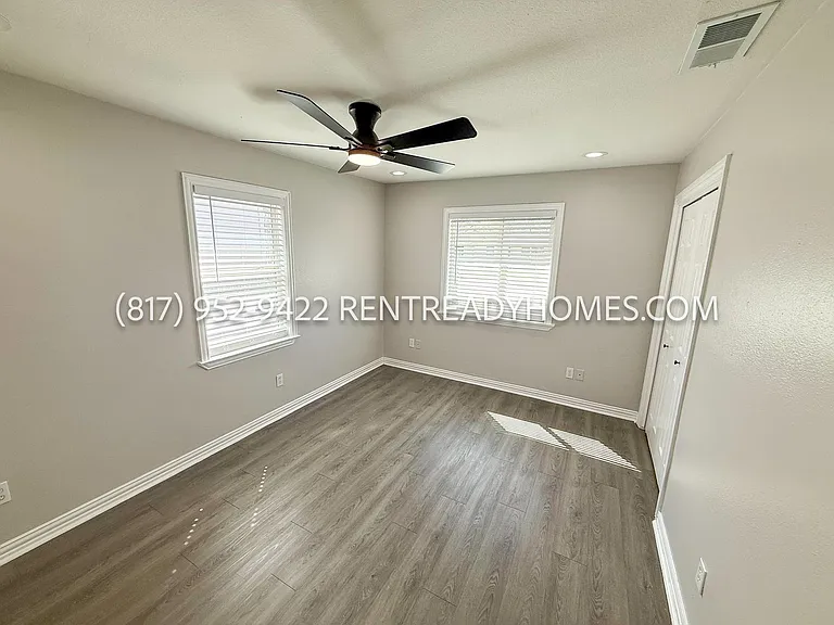 913 Harrison Dr — Photo 15