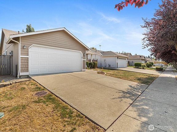 3rd image of 10619 63rd Drive NE
