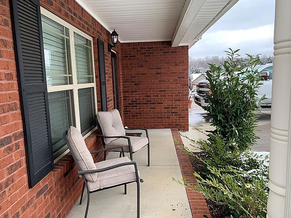 2nd image of 1717 Chelsa Dr NE