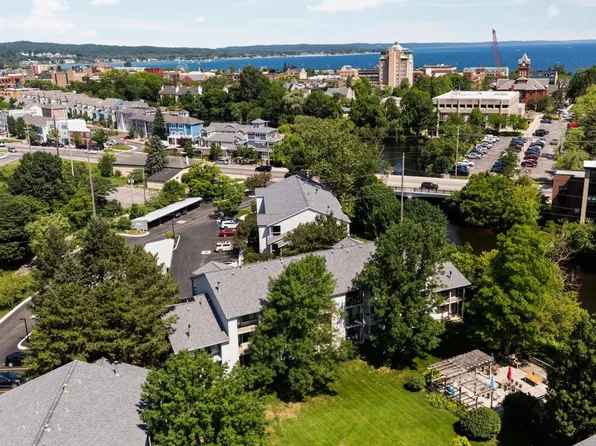 545 Riverine Dr APT 201, Traverse City, MI 49684