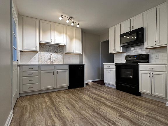 3rd image of 1524 Elmwood Ave #1524
