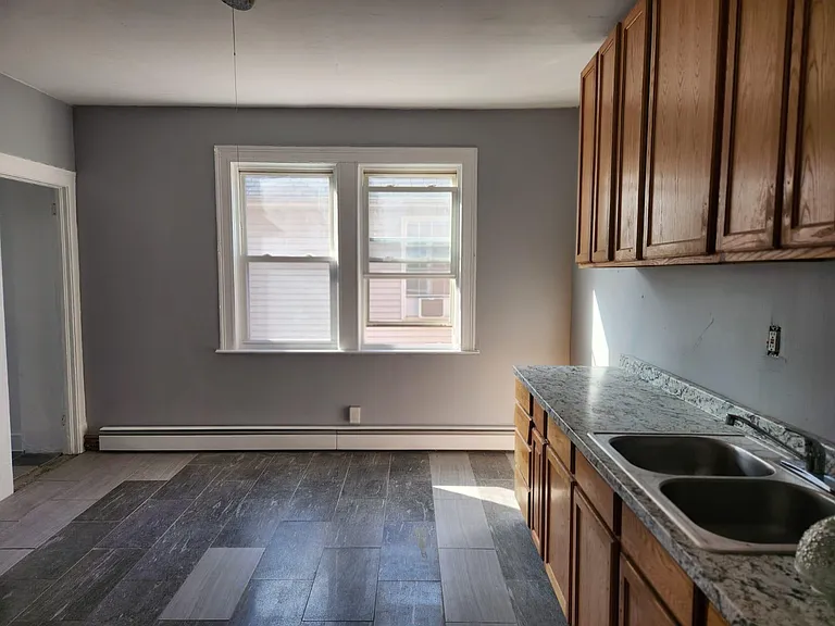 71 Westland St — Photo 3
