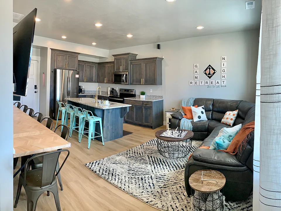 150 W Seasons Ln #1