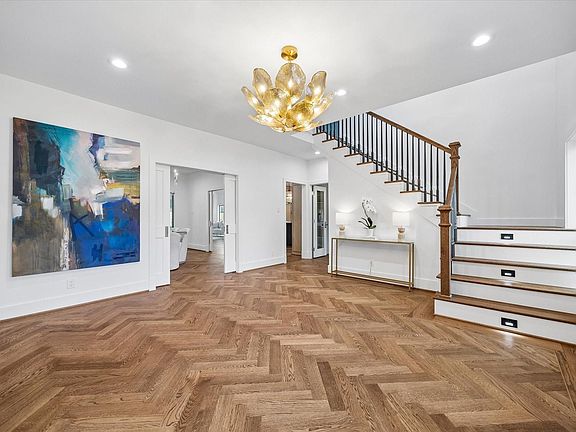 4th image of 620 Stoneleigh Dr