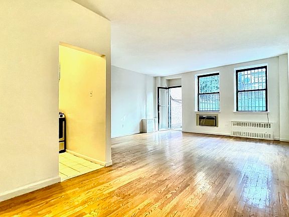 2nd image of 71 W 85th St #C1