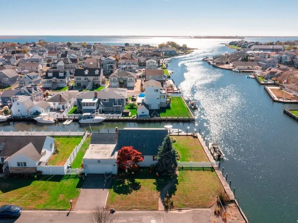 30 Elgin Road, Amityville, NY 11701