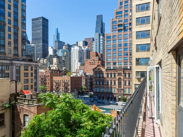 400 East 52nd Street image 3 of 10