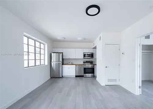 423 NE 71st St #4 Photo 1