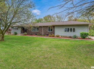 9211 88th St W, Taylor Ridge, IL 61284