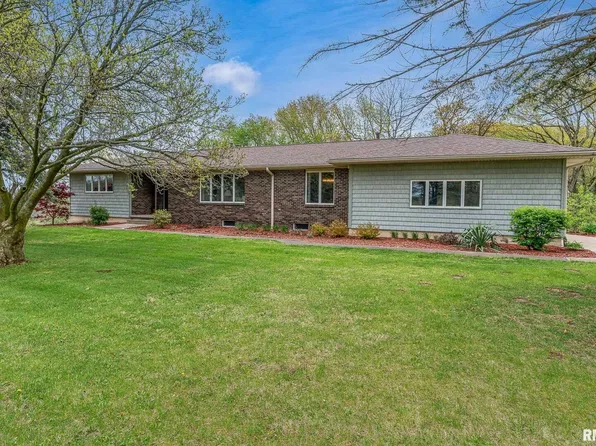 9211 88th St W, Taylor Ridge, IL 61284