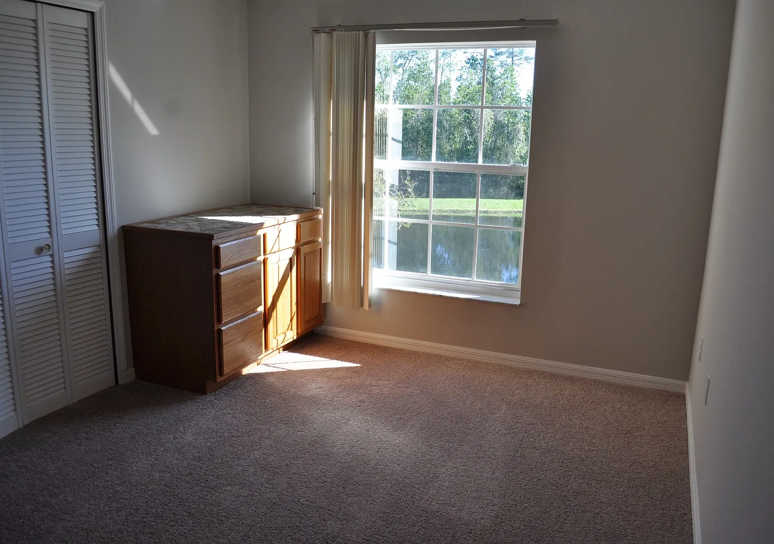 Beautiful Avalon Park Townhome Water Views, First-Floor Primary Suite & Loft! — Photo 4