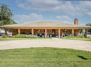 111 E Bois D Arc St, Nocona, TX 76255