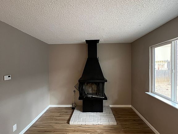 3rd image of 3683 Willow Ave