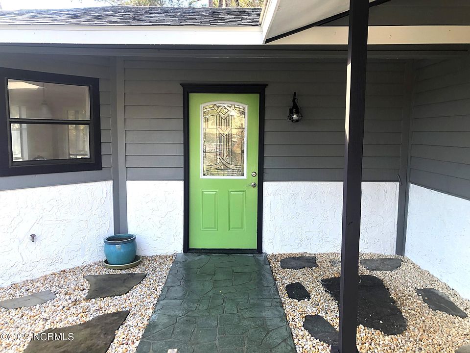2nd image of 102 Holly Tree Ln
