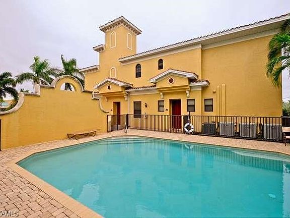 3rd image of 4828 SW 17th Pl #1