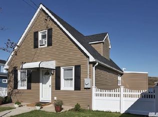 95 Empire Blvd, Island Park, NY 11558
