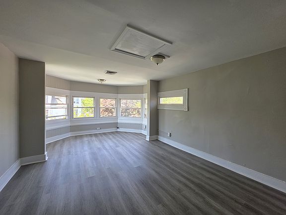 4th image of 578 Howard Ave #C