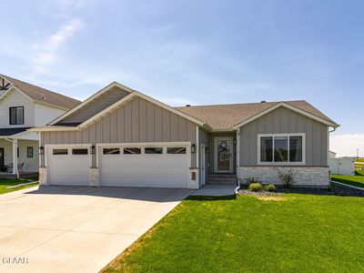 499 Plymouth Ln, Grand Forks, ND, 58201