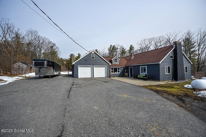2nd image of 1939 Upper Gregg Road