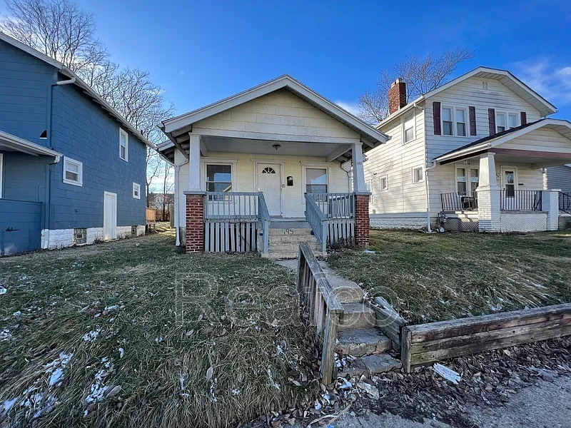 495 Catherine St photo 1