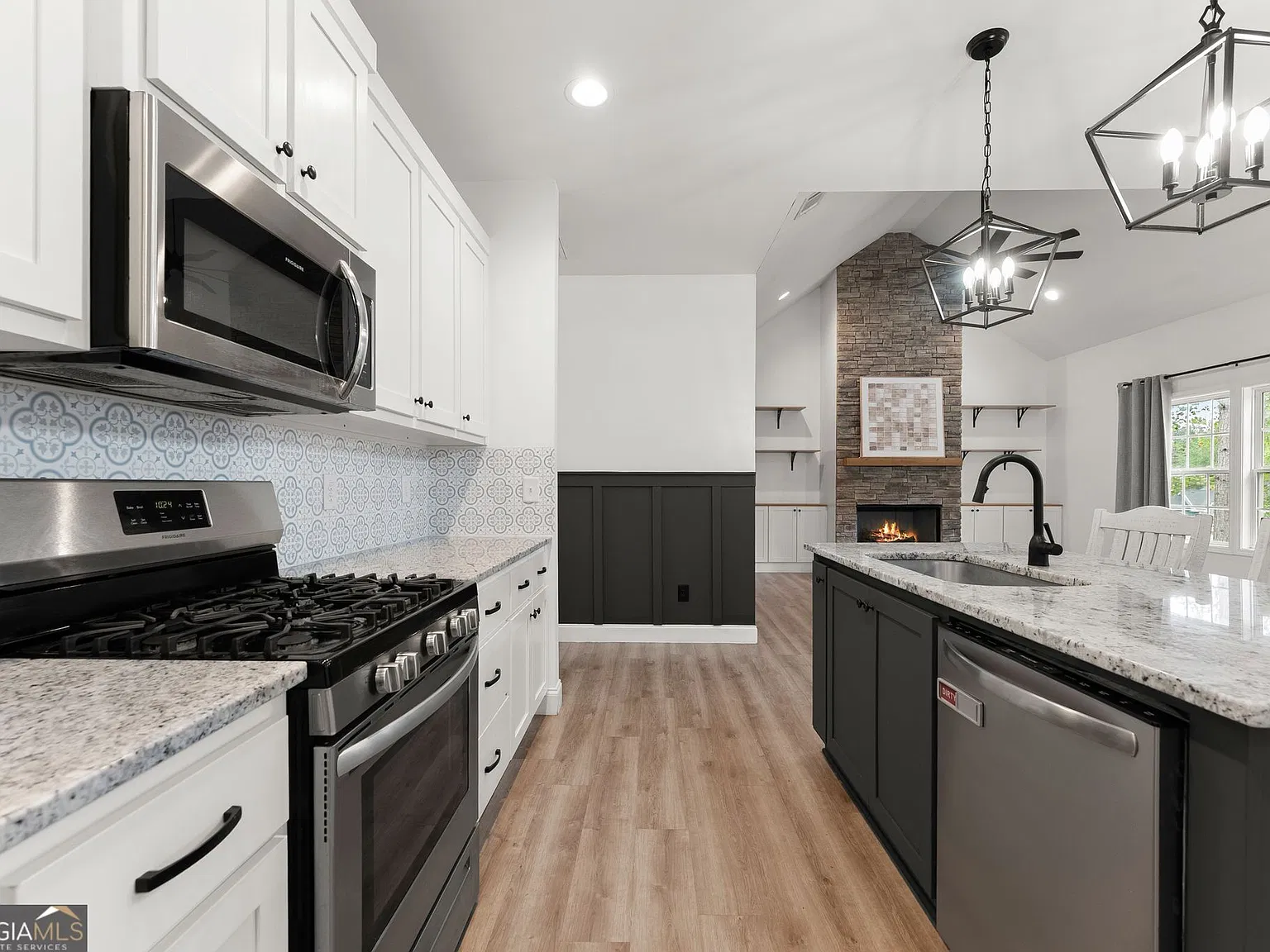 3 bed, 2.0 bath, 1626 sqft, $2,500 — Photo 4