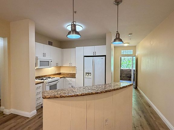 3rd image of 1480 Broadway Unit 2213