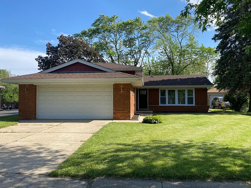 1st image of 33 E 159th St