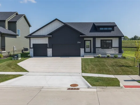 2114 Autumn Blaze Dr, Norwalk, IA 50211