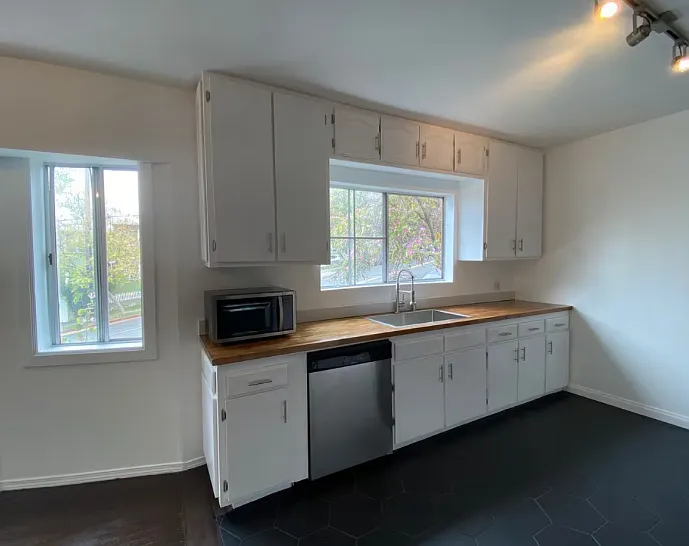2107 W Reservoir St — Photo 6