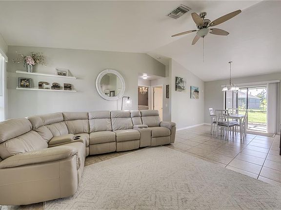 3rd image of 622 SW 25th St