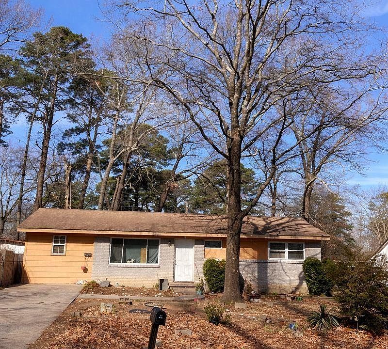 1st image of 6 Trent Dr