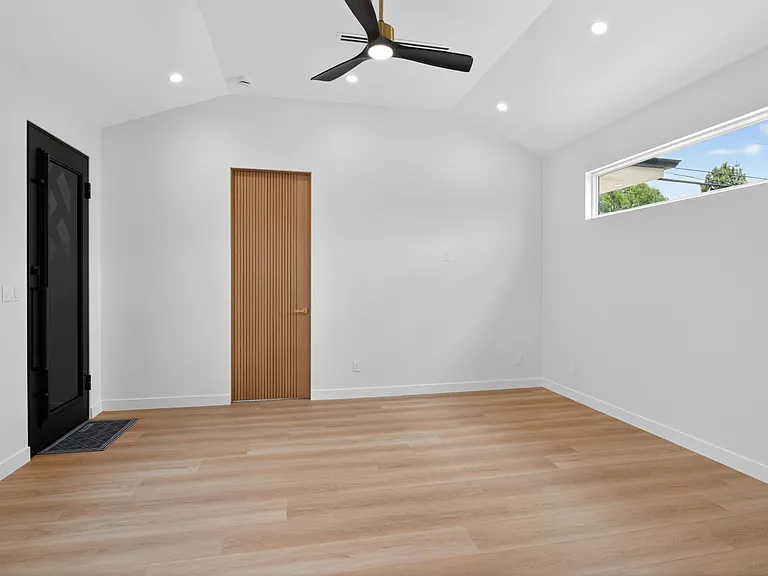 17501 Los Alimos St #10809 — Photo 14