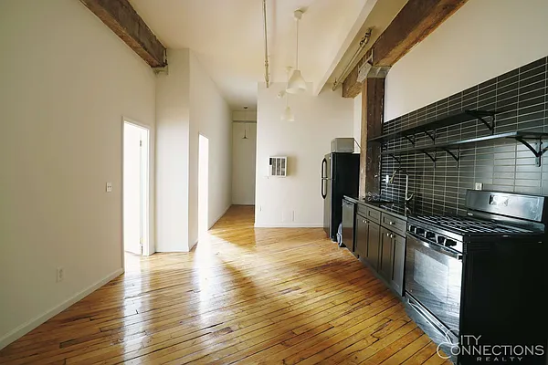 Rented by City Connections Realty | media 32