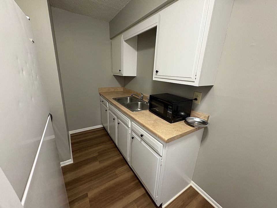 1st image of 200 W Bluff St #C3